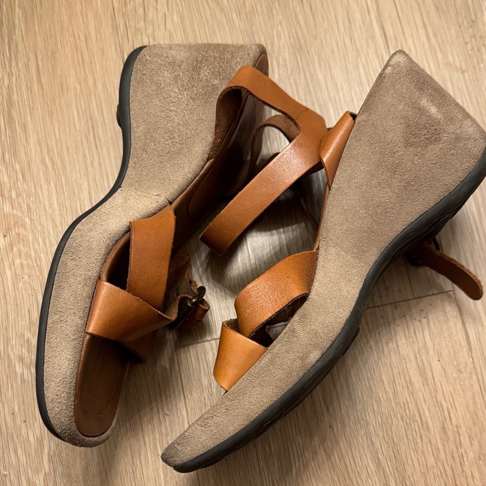 Kenneth Cole Reaction ‘Bell Bottom’ Leather Wedges - Made in Brazil Size 8.5 - Picture 5 of 12